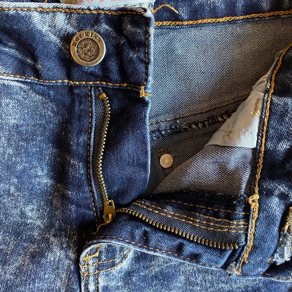 Cici Acid Wash Crochet Detailing Jean Shorts - Picture 5 of 6